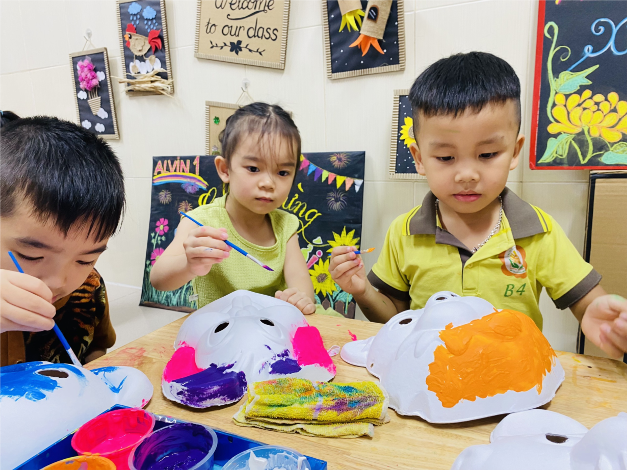 Alvin1 với hoạt động trong tuần Hôi  Tổng kết Trung thu trong mắt em  Bé trang trí mặt nạ